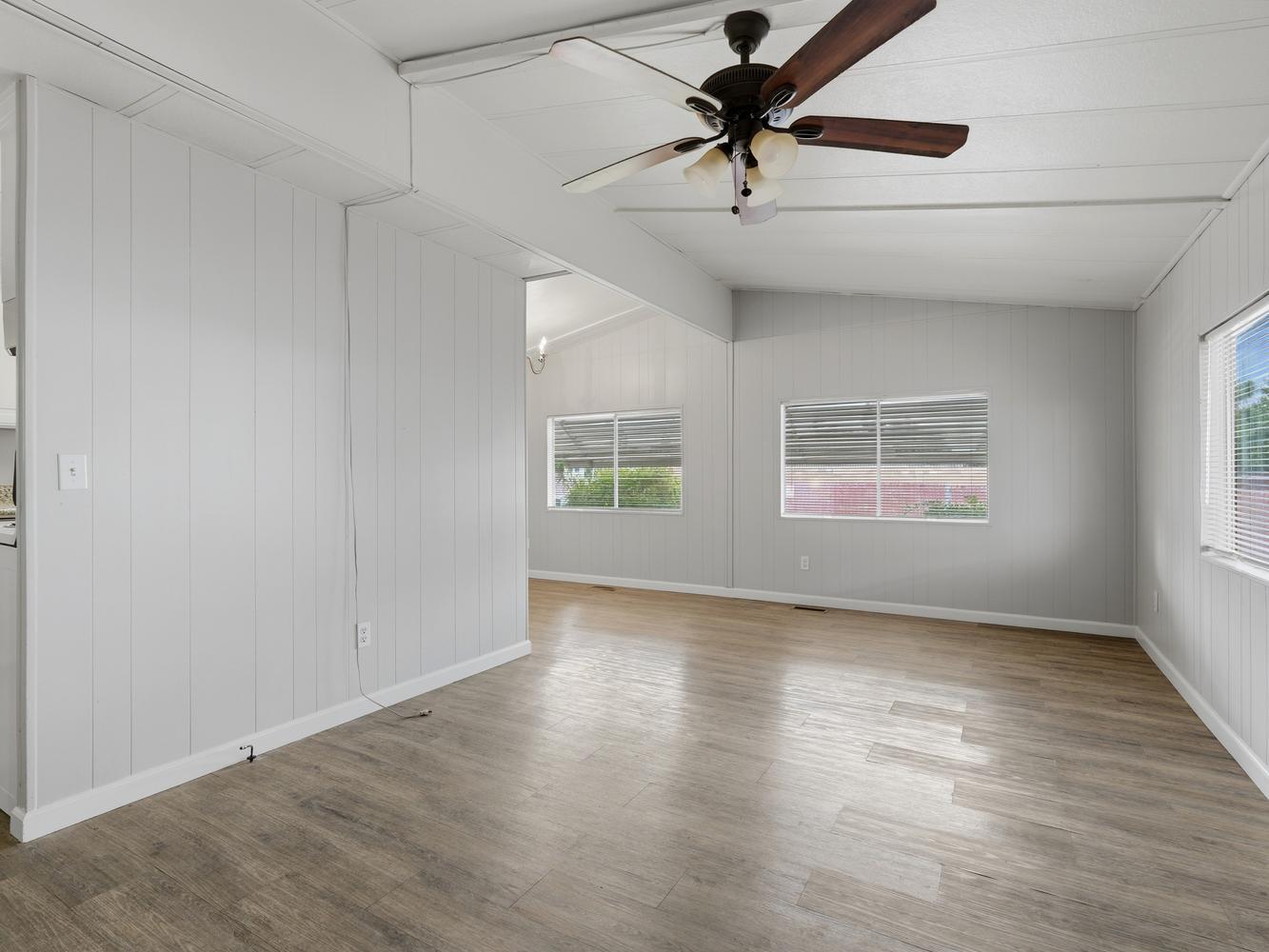 1001 Sylmar Ave #128, Clovis, CA 93612