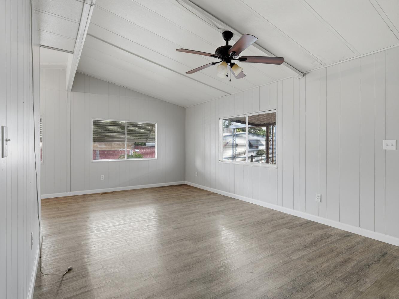 1001 Sylmar Ave #128, Clovis, CA 93612