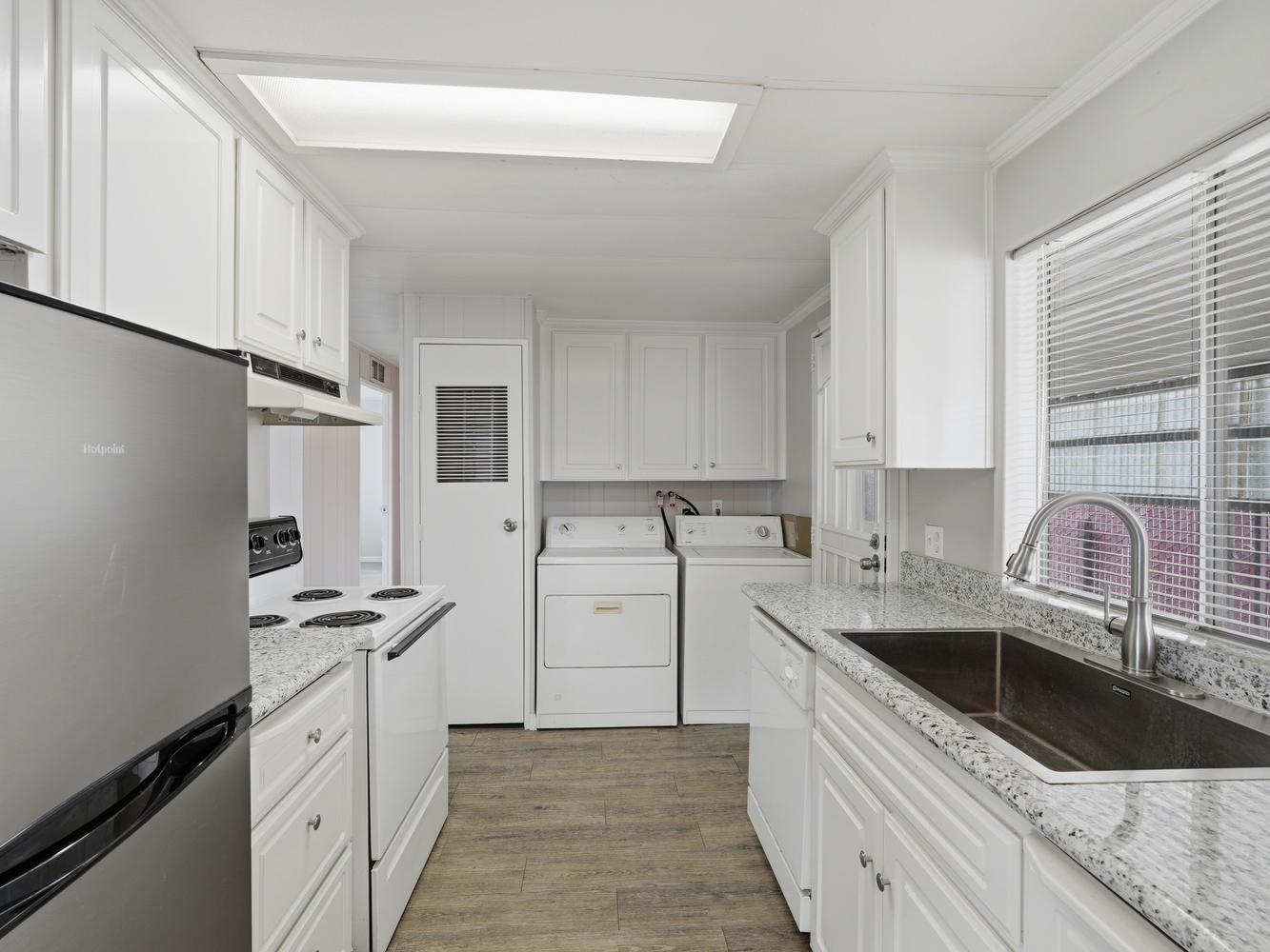 1001 Sylmar Ave #128, Clovis, CA 93612