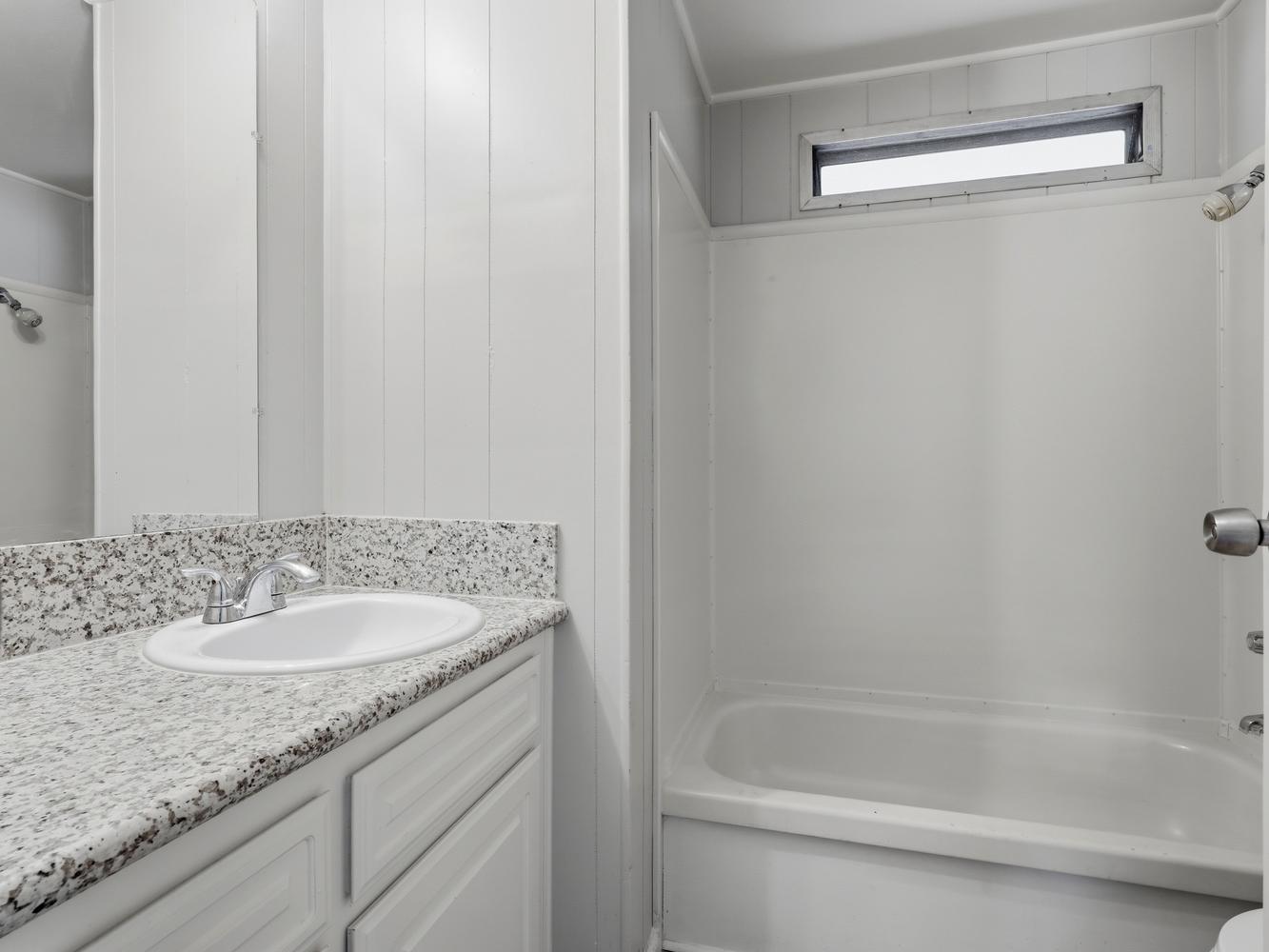 1001 Sylmar Ave #128, Clovis, CA 93612