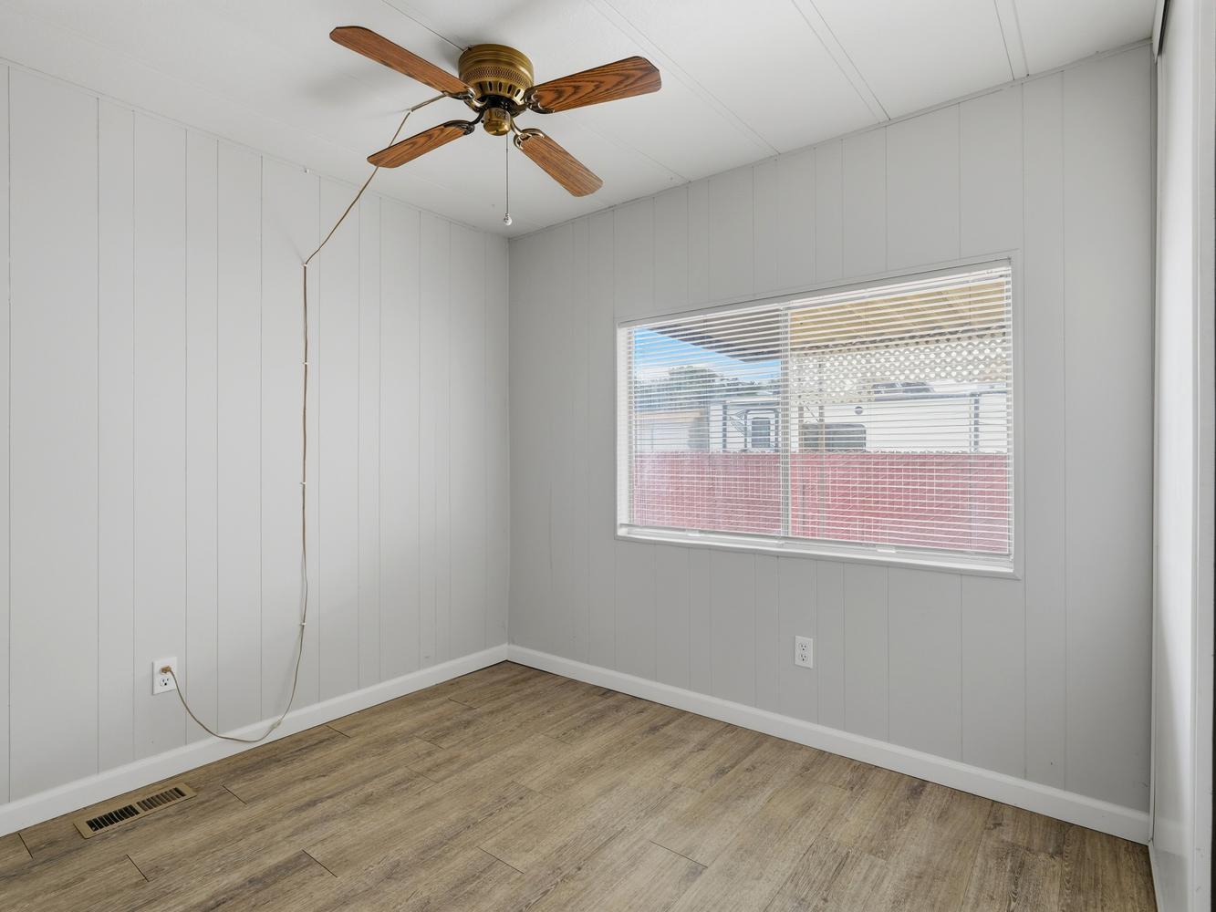 1001 Sylmar Ave #128, Clovis, CA 93612