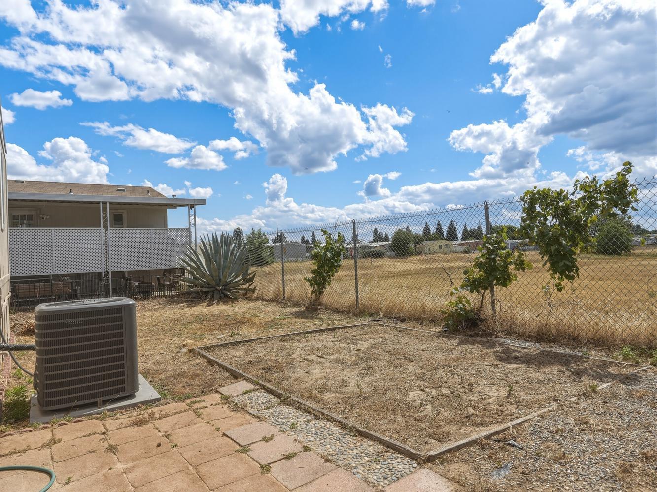 1001 Sylmar Ave #128, Clovis, CA 93612