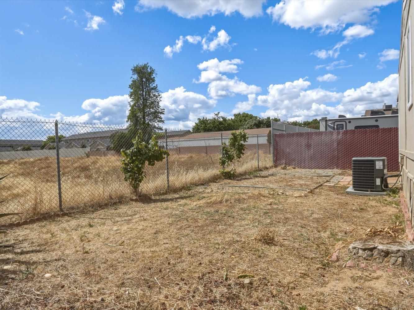 1001 Sylmar Ave #128, Clovis, CA 93612