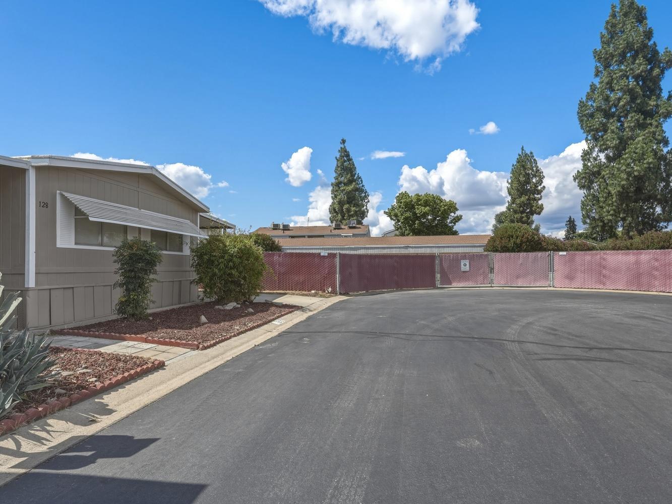 1001 Sylmar Ave #128, Clovis, CA 93612