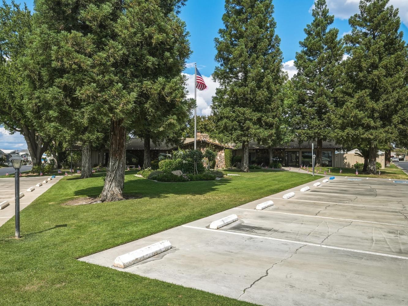 1001 Sylmar Ave #128, Clovis, CA 93612
