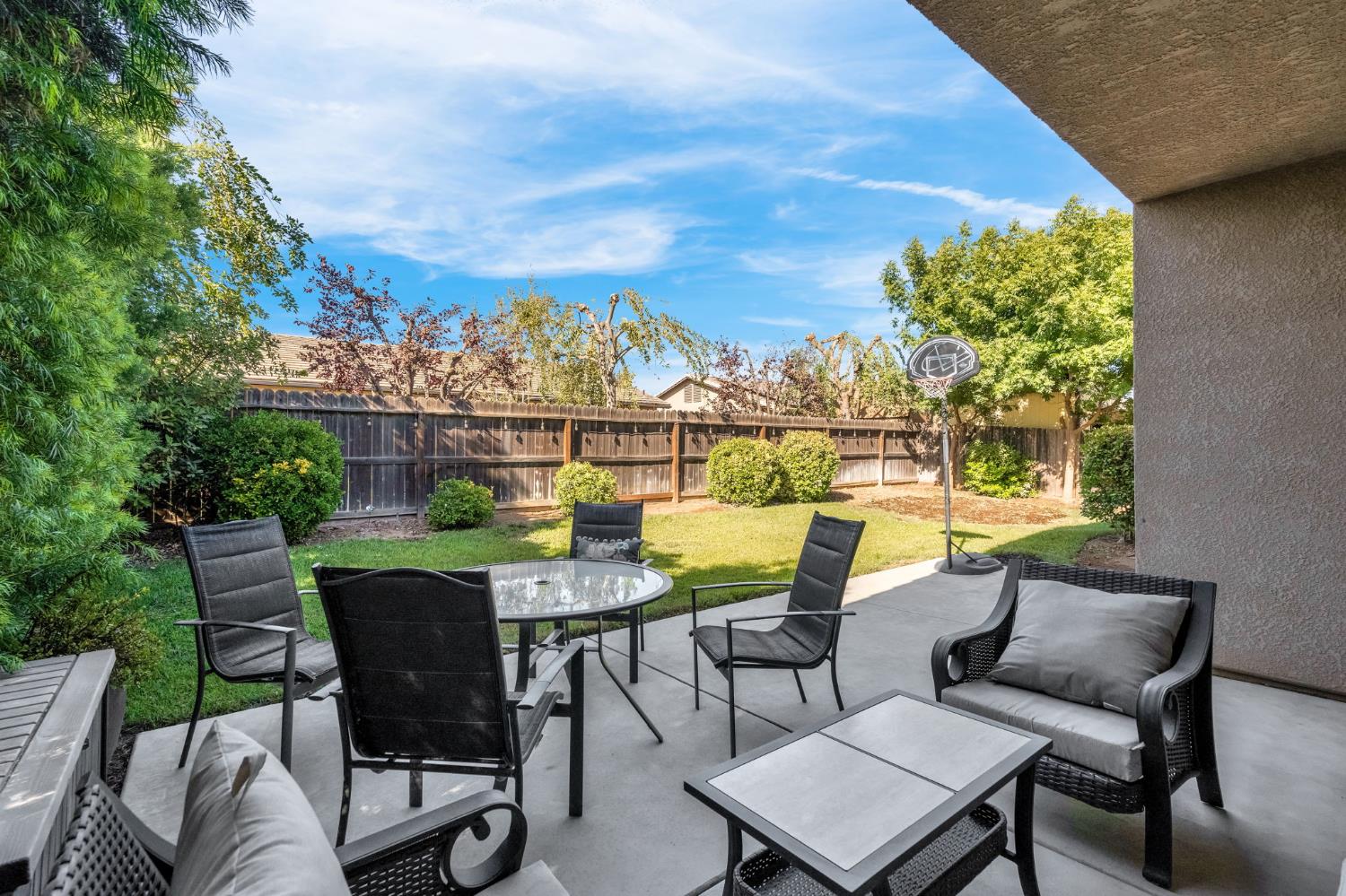 6810 W Stuart Ave, Fresno, CA 93723