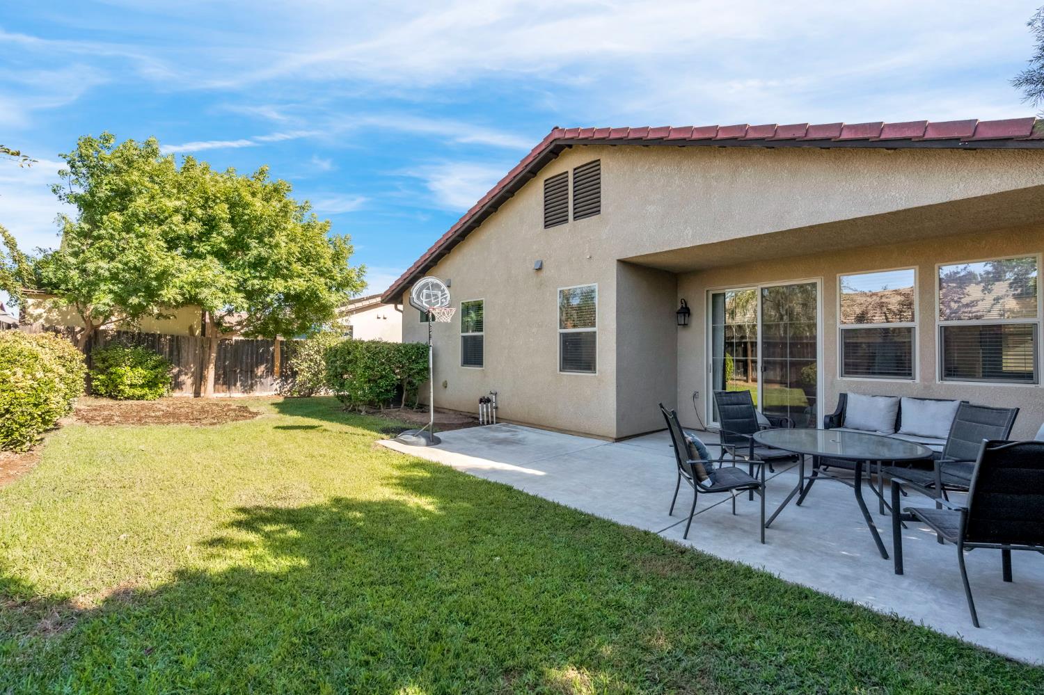 6810 W Stuart Ave, Fresno, CA 93723
