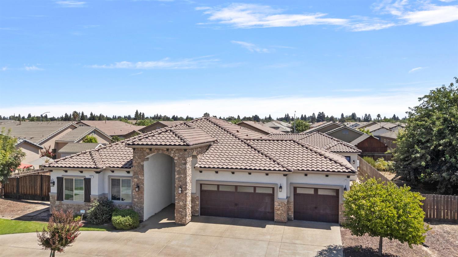 287 S Westberry Blvd, Madera, CA 93637