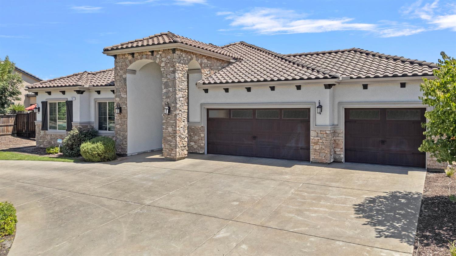 287 S Westberry Blvd, Madera, CA 93637