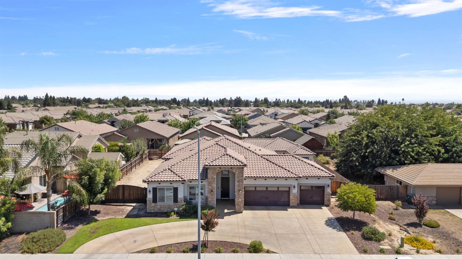287 S Westberry Blvd, Madera, CA 93637