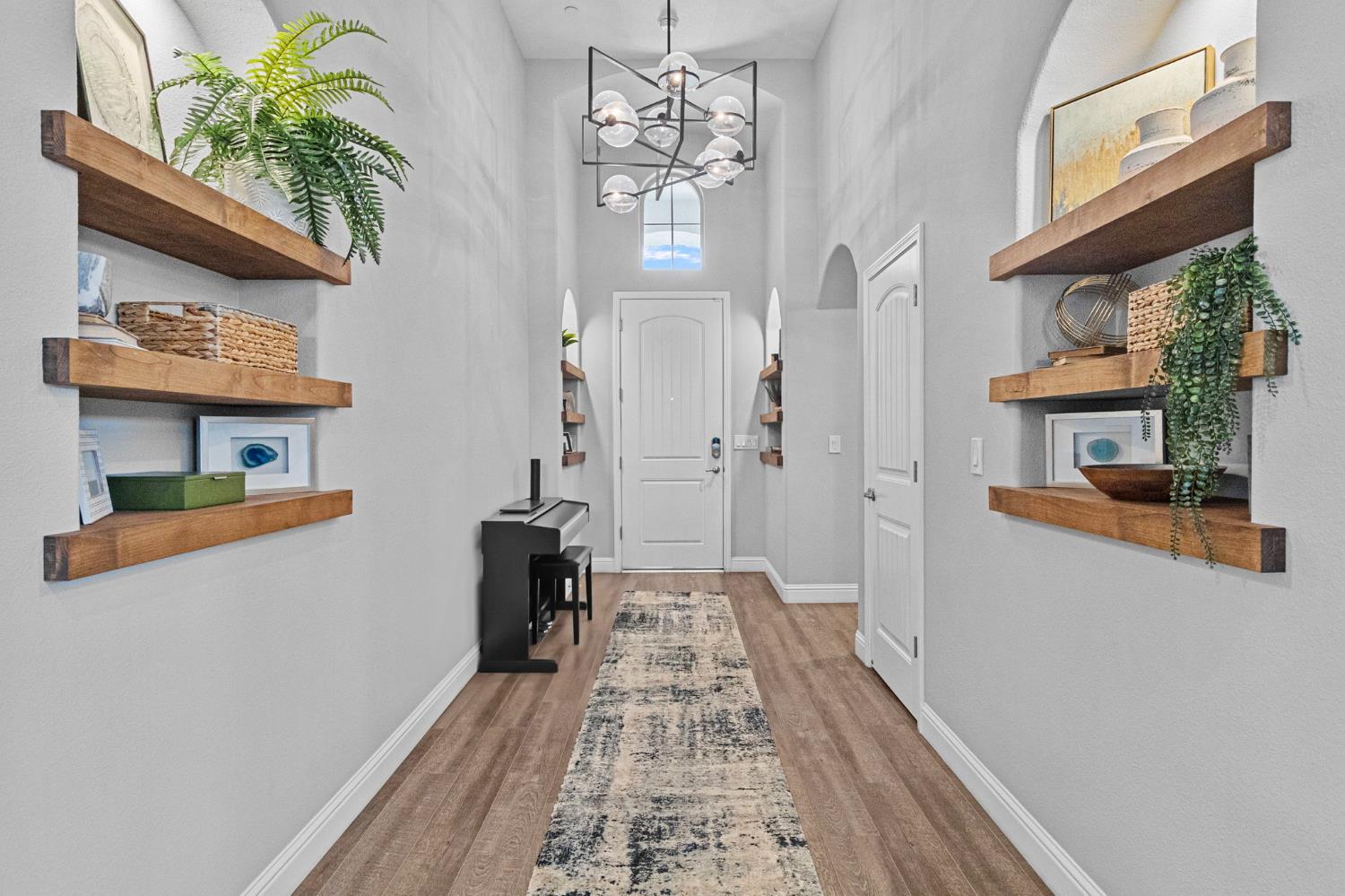 287 S Westberry Blvd, Madera, CA 93637