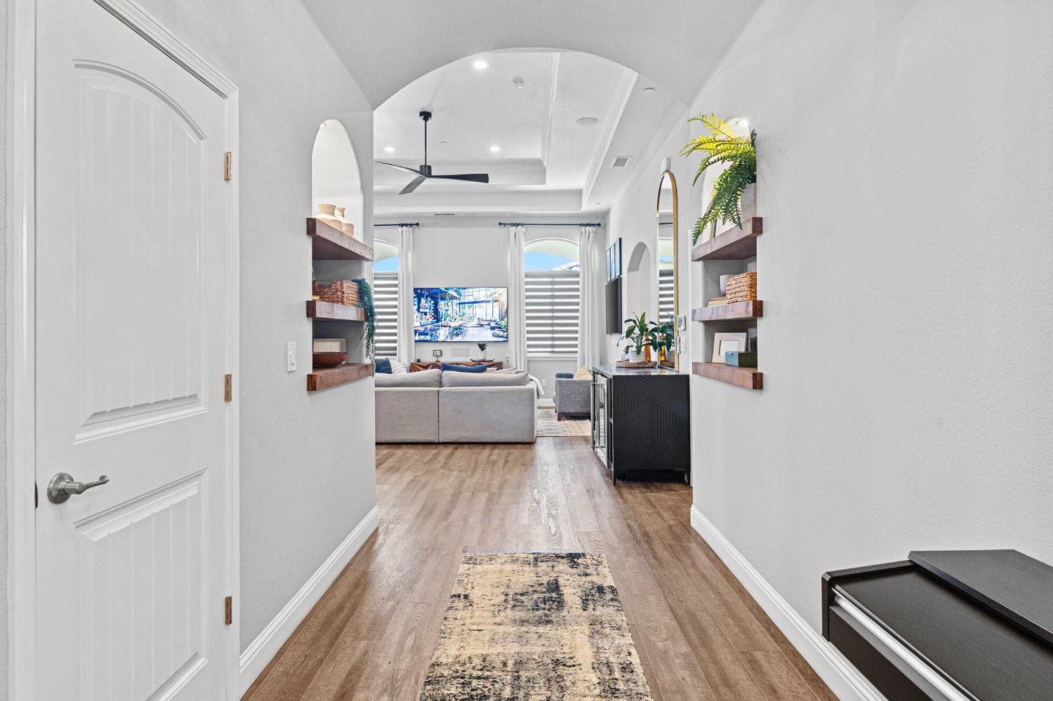 287 S Westberry Blvd, Madera, CA 93637