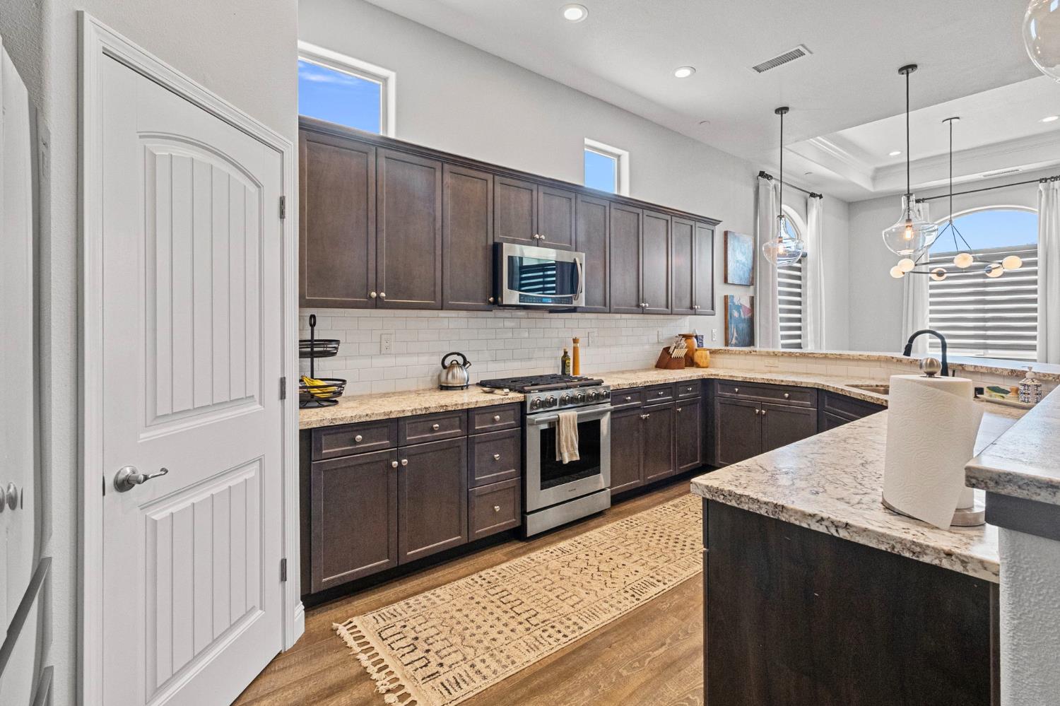 287 S Westberry Blvd, Madera, CA 93637