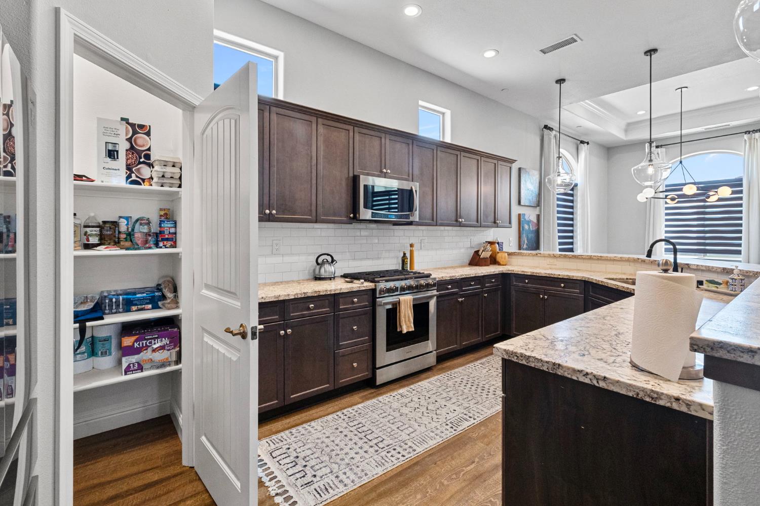 287 S Westberry Blvd, Madera, CA 93637