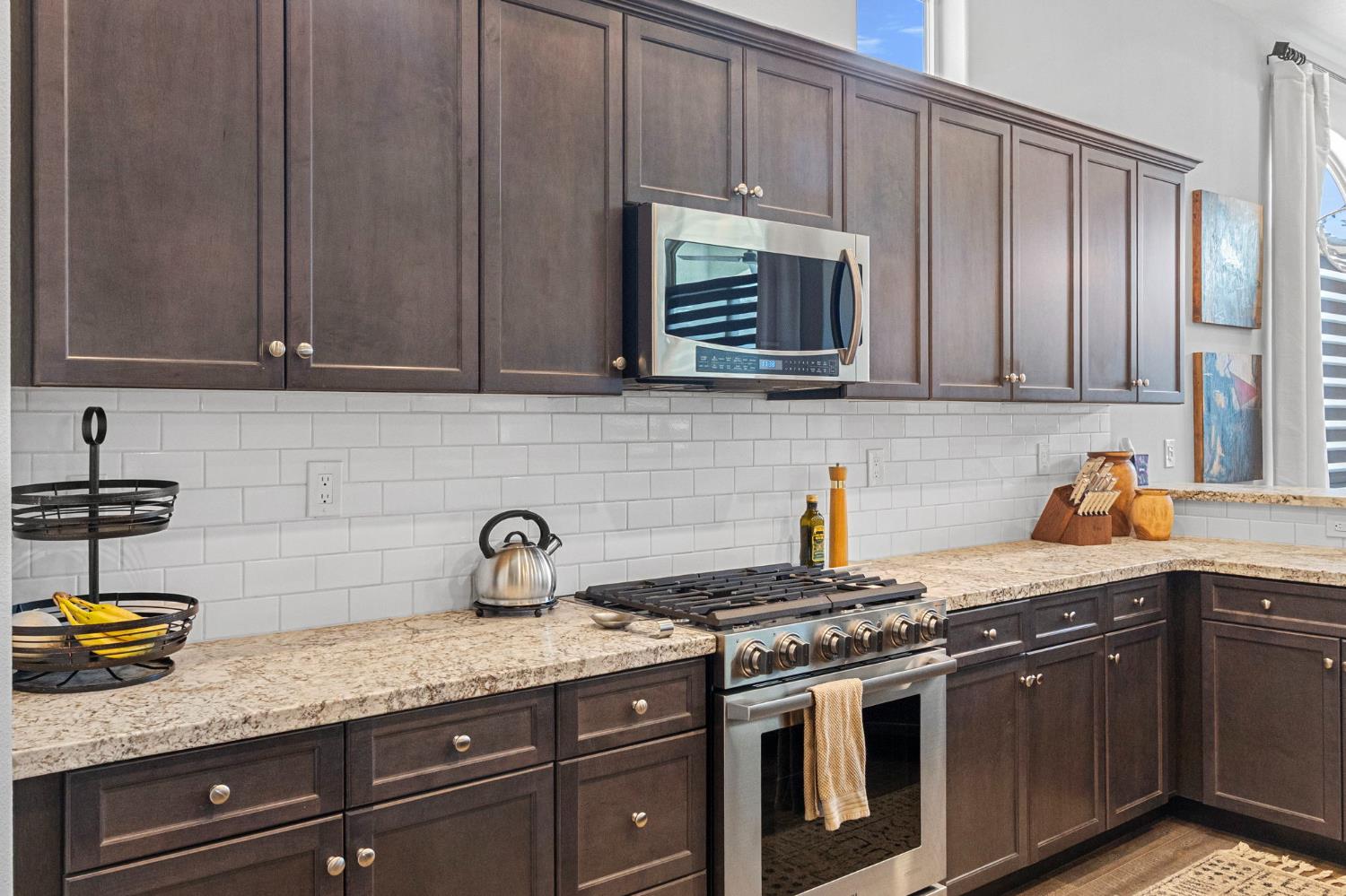 287 S Westberry Blvd, Madera, CA 93637