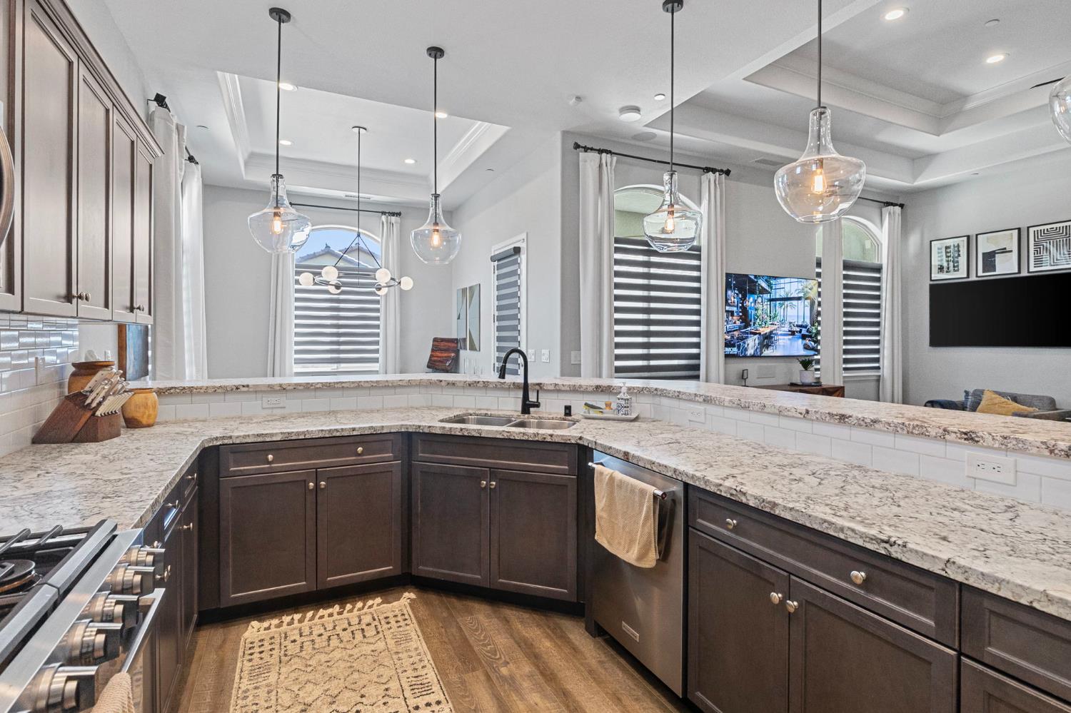 287 S Westberry Blvd, Madera, CA 93637