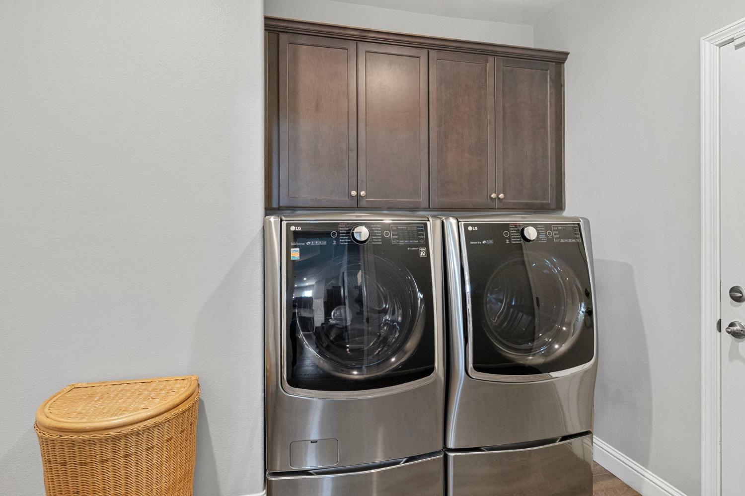 287 S Westberry Blvd, Madera, CA 93637