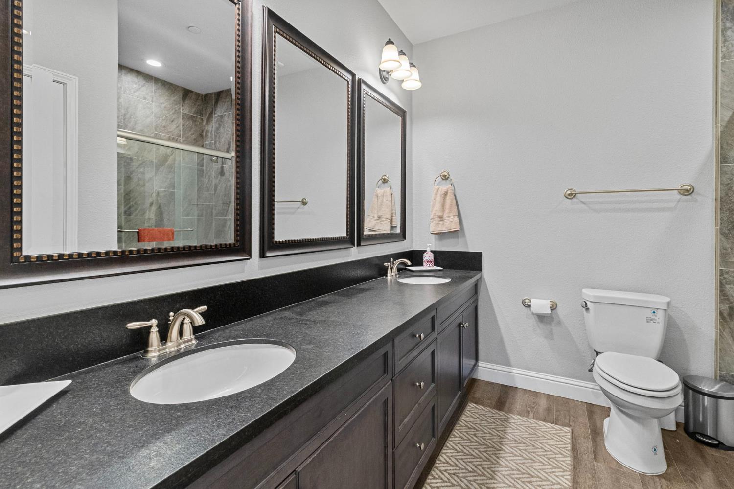 287 S Westberry Blvd, Madera, CA 93637