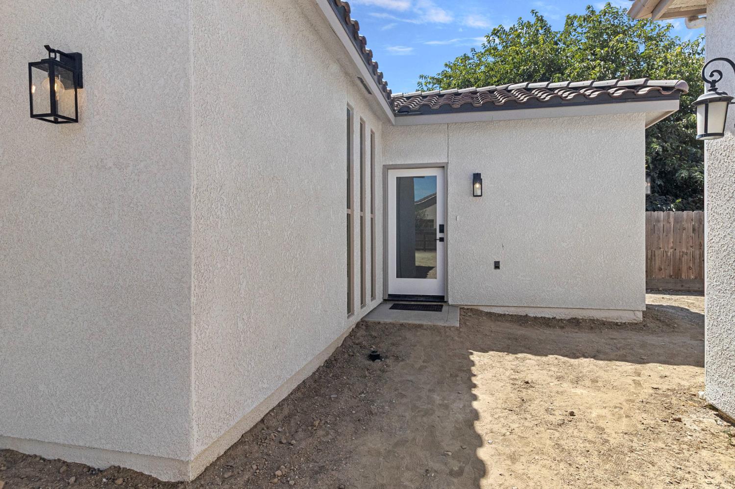 287 S Westberry Blvd, Madera, CA 93637