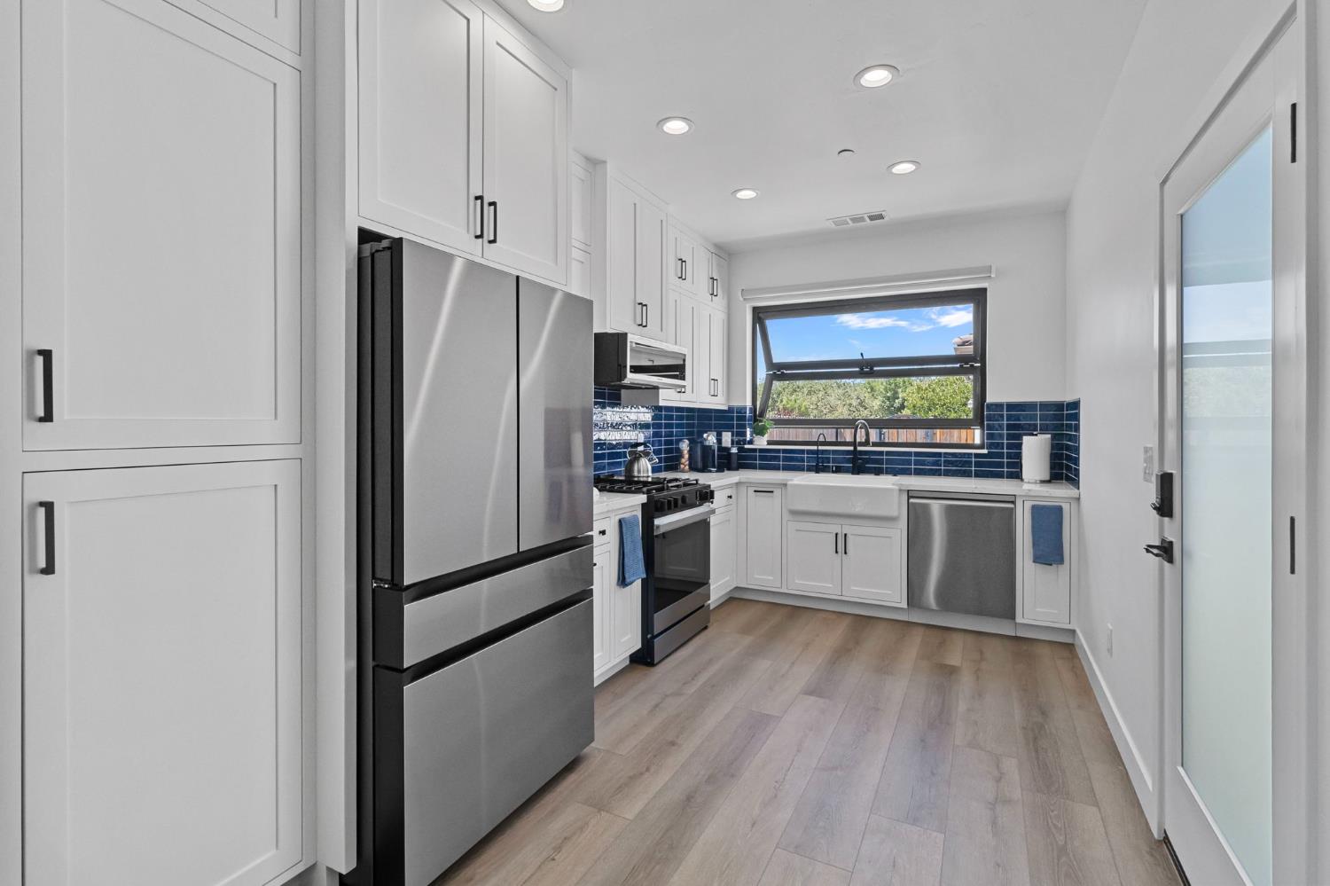 287 S Westberry Blvd, Madera, CA 93637
