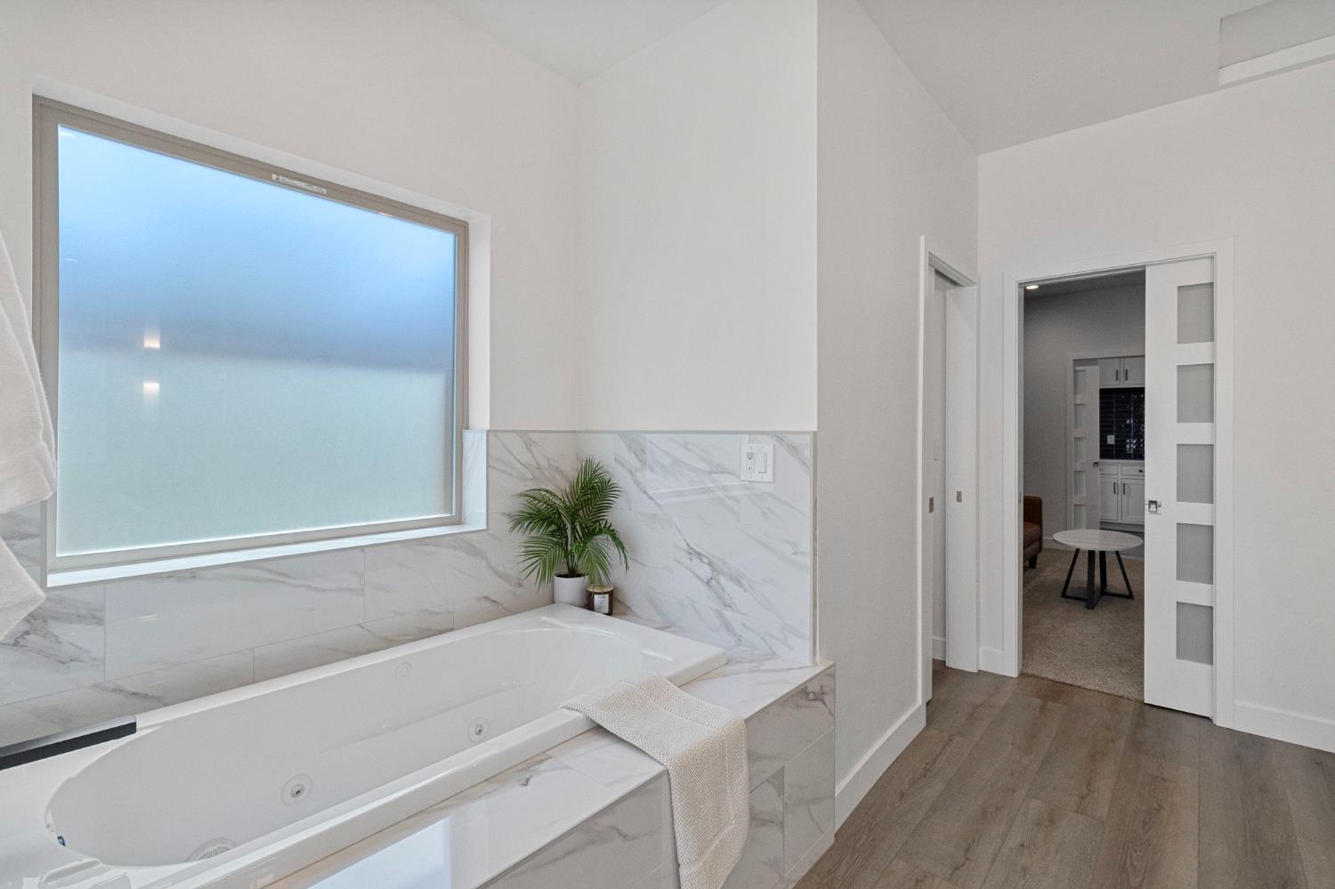 287 S Westberry Blvd, Madera, CA 93637
