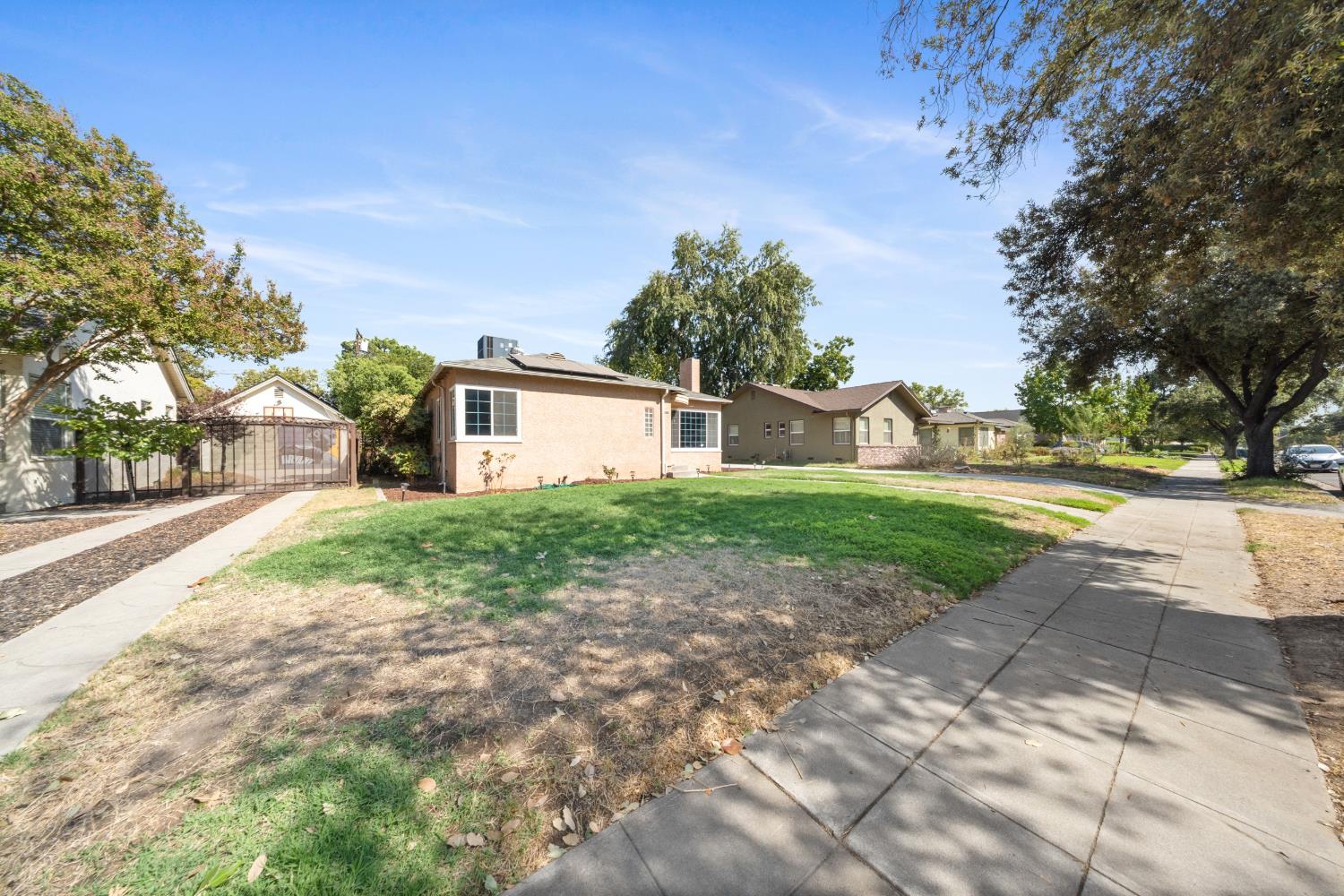 1474 N Thorne Ave, Fresno, CA 93728