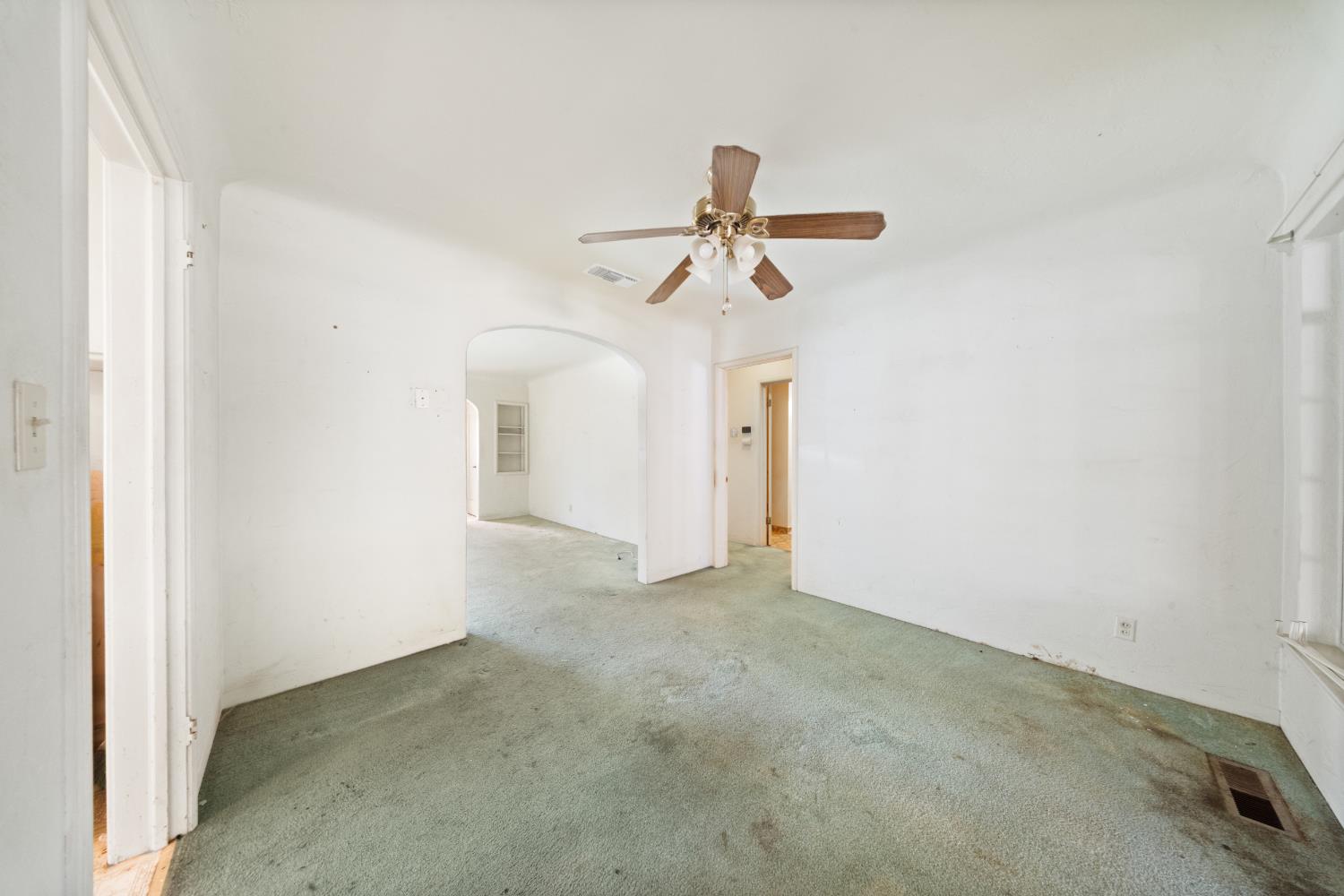 1474 N Thorne Ave, Fresno, CA 93728