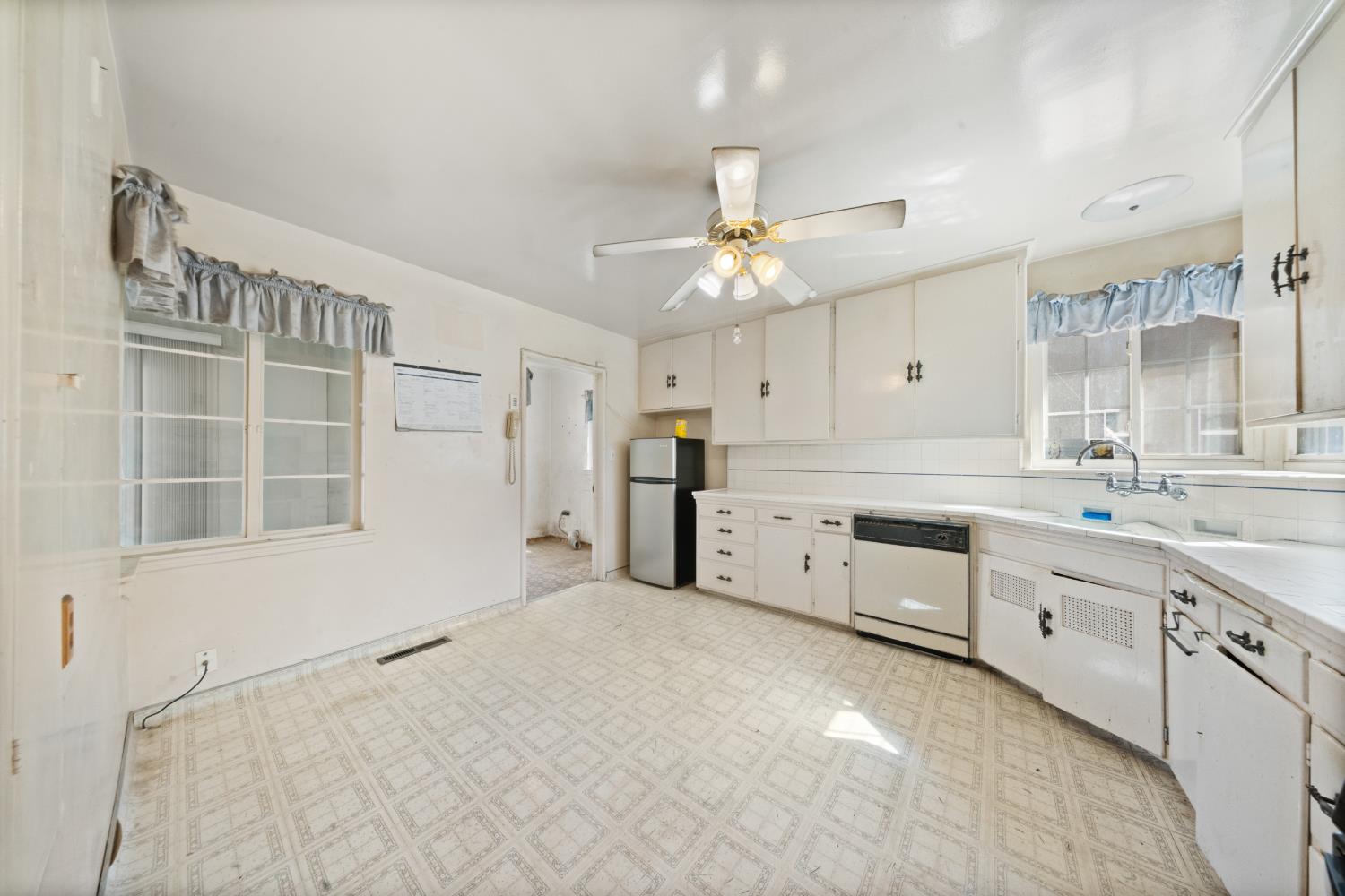 1474 N Thorne Ave, Fresno, CA 93728