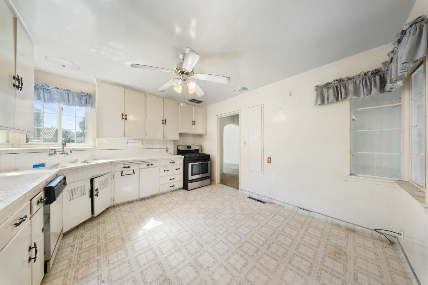 1474 N Thorne Ave, Fresno, CA 93728