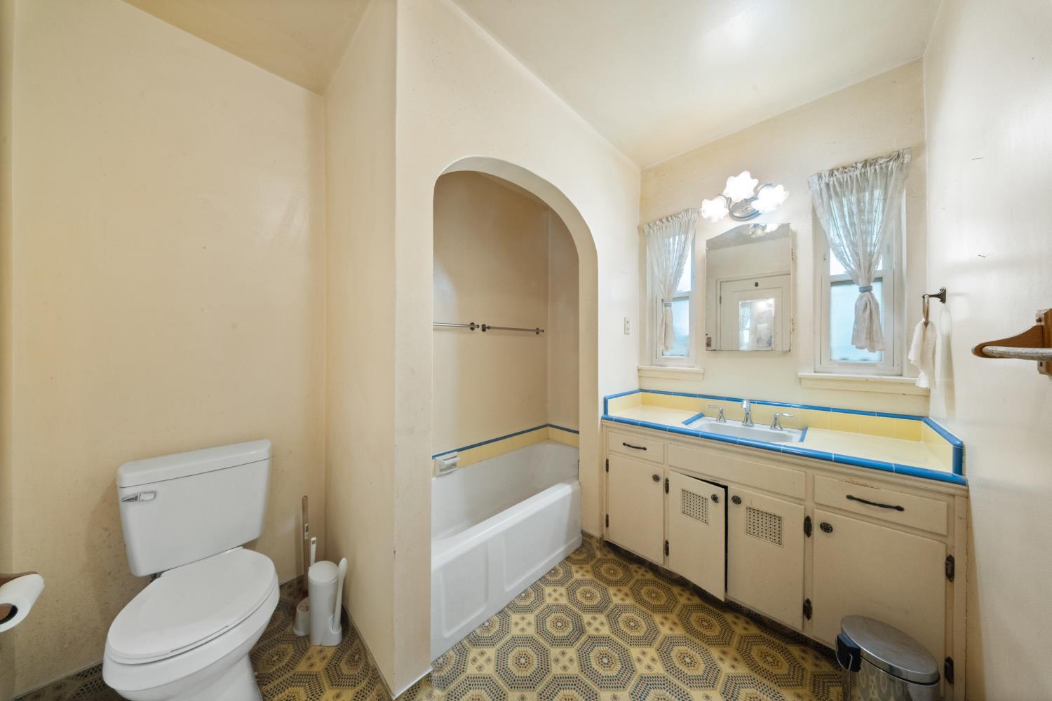 1474 N Thorne Ave, Fresno, CA 93728