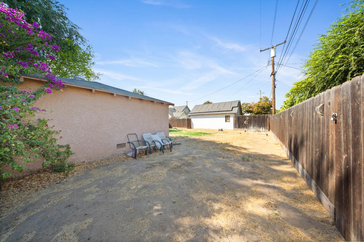 1474 N Thorne Ave, Fresno, CA 93728