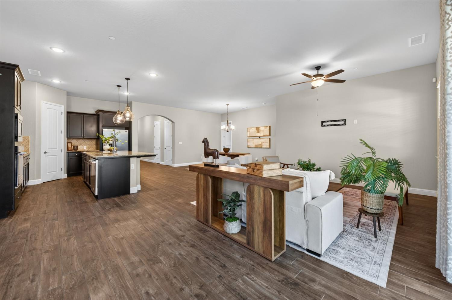 2713 Vermont Ave, Clovis, CA 93619