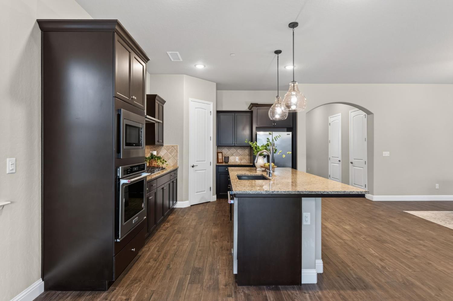 2713 Vermont Ave, Clovis, CA 93619