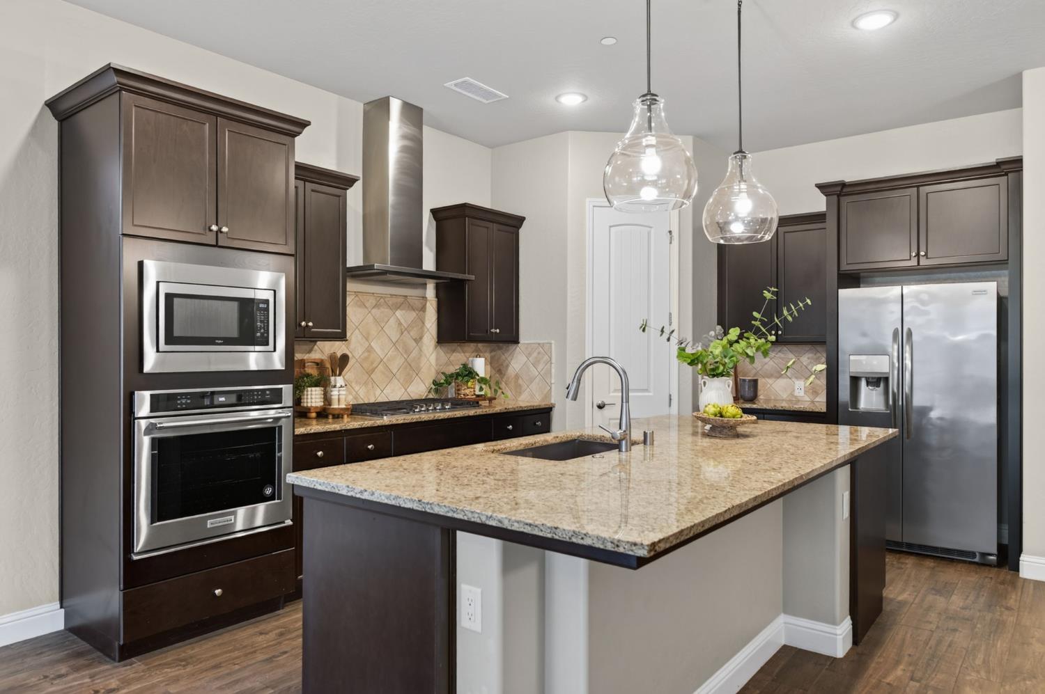 2713 Vermont Ave, Clovis, CA 93619