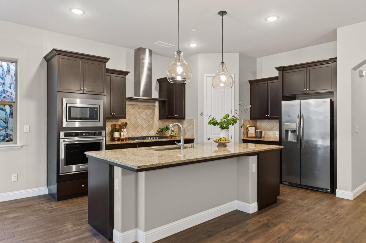 2713 Vermont Ave, Clovis, CA 93619