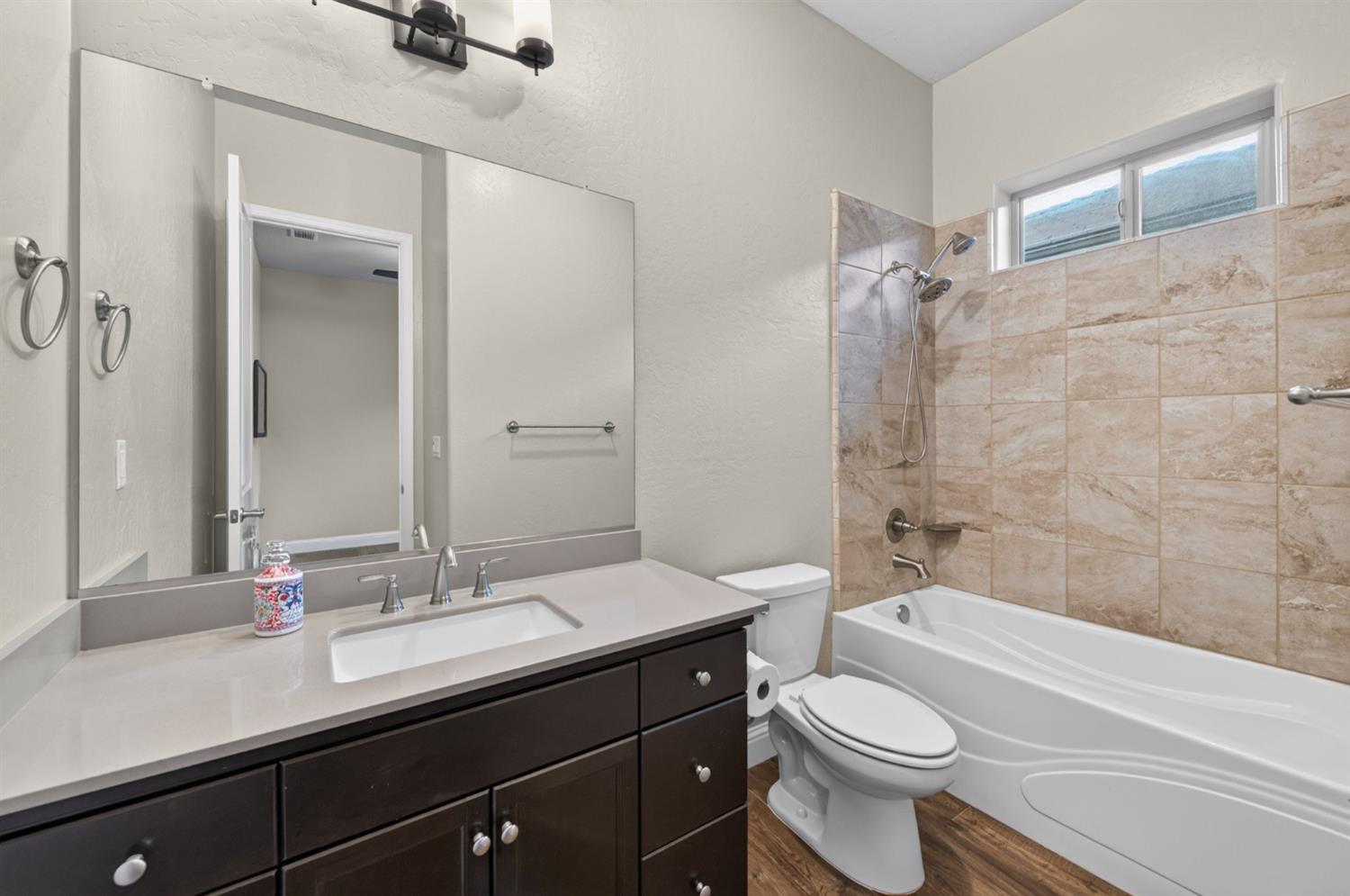 2713 Vermont Ave, Clovis, CA 93619