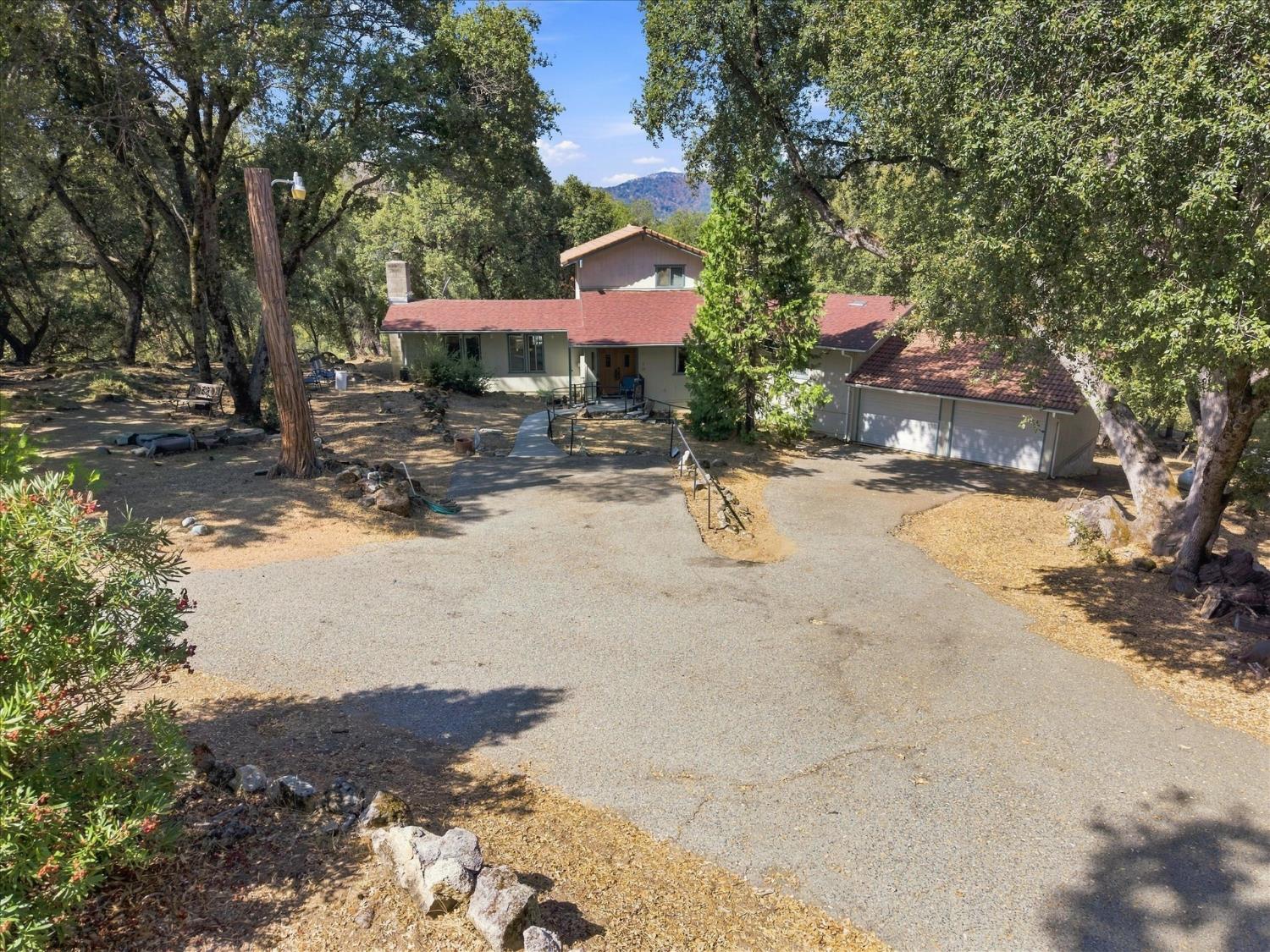 51102 Bon Veu Dr, Oakhurst, CA 93644