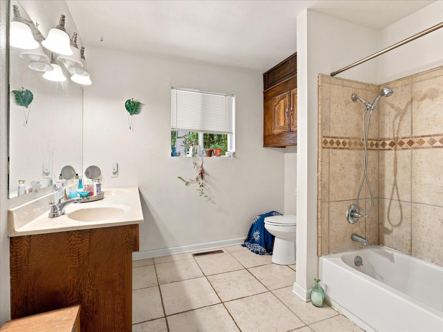51102 Bon Veu Dr, Oakhurst, CA 93644