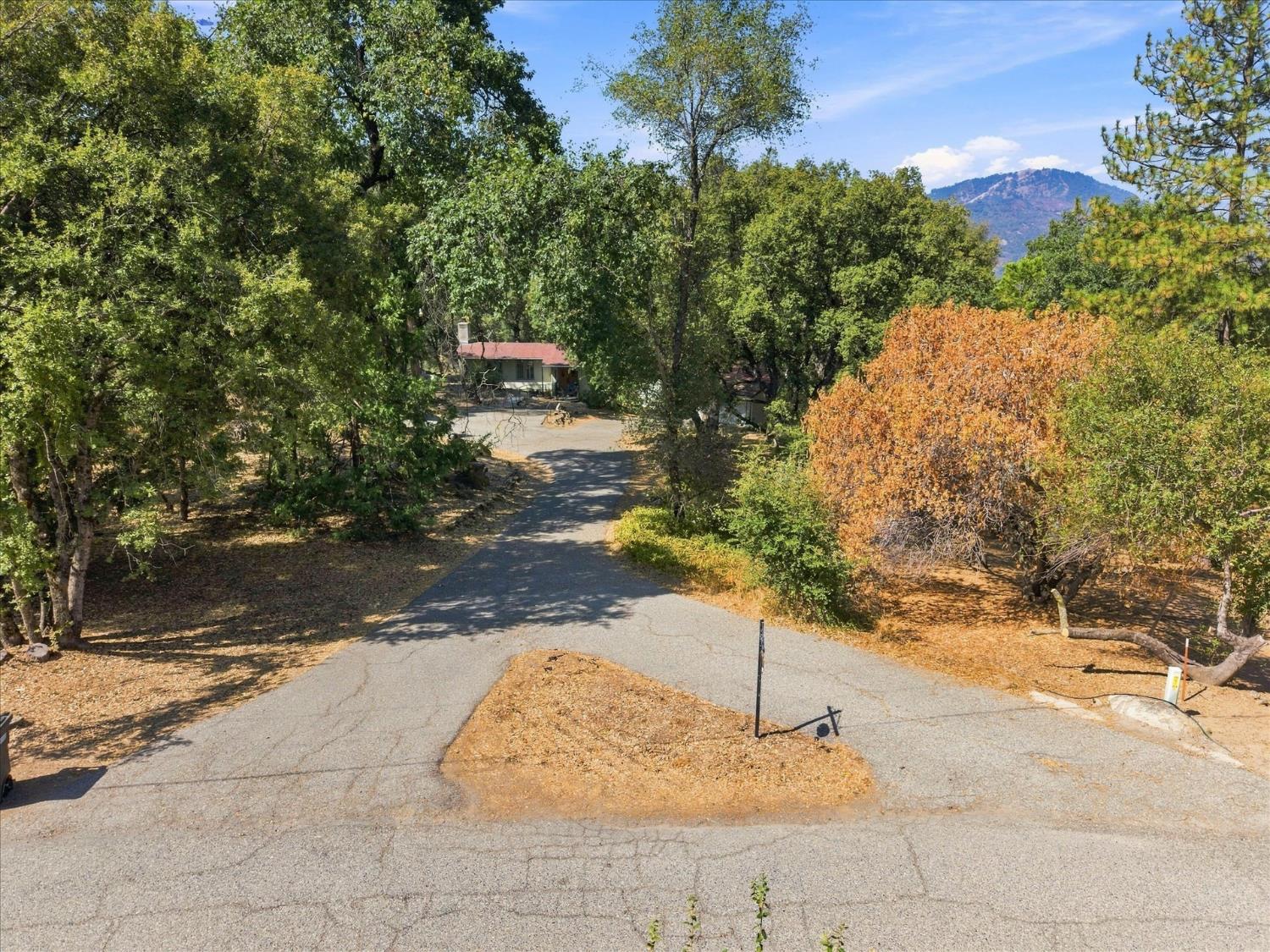 51102 Bon Veu Dr, Oakhurst, CA 93644