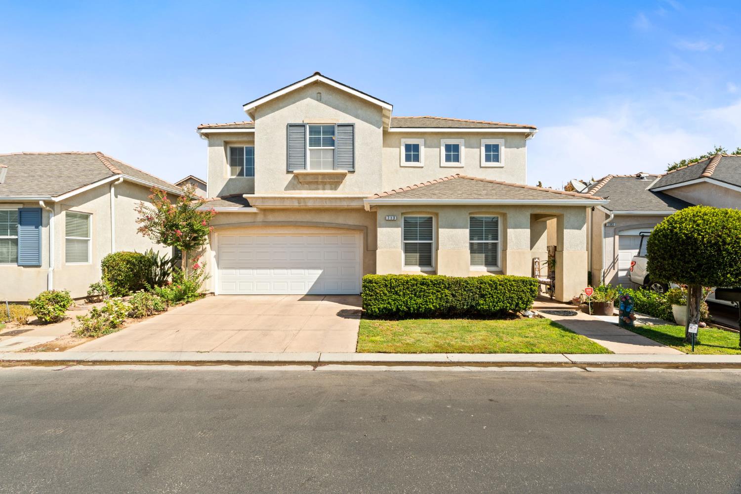 713 W Bordeaux Ln, Clovis, CA 93619
