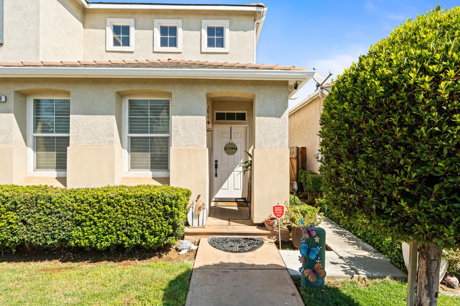 713 W Bordeaux Ln, Clovis, CA 93619