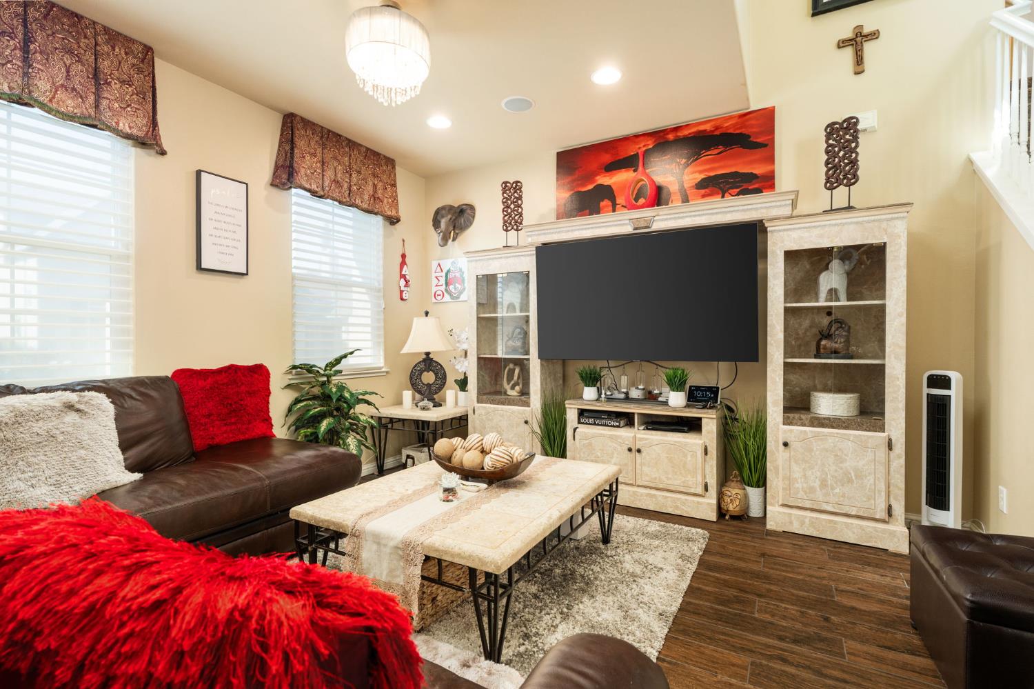 713 W Bordeaux Ln, Clovis, CA 93619