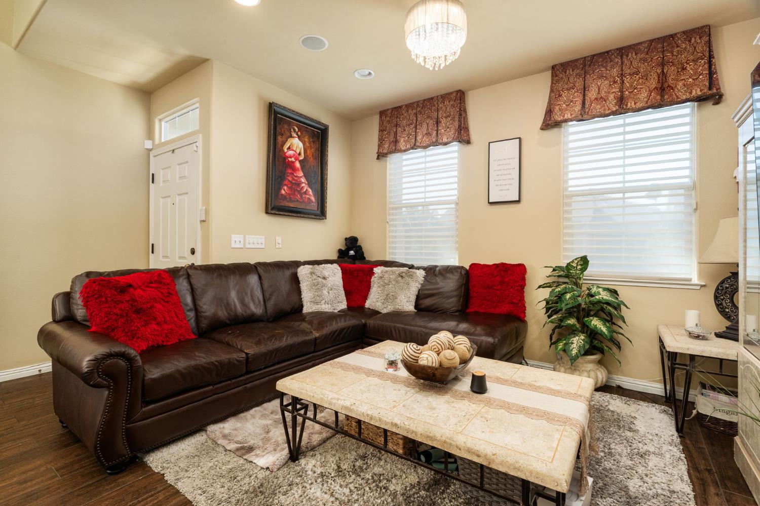 713 W Bordeaux Ln, Clovis, CA 93619