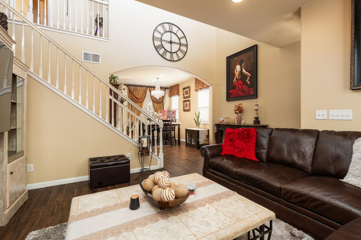713 W Bordeaux Ln, Clovis, CA 93619
