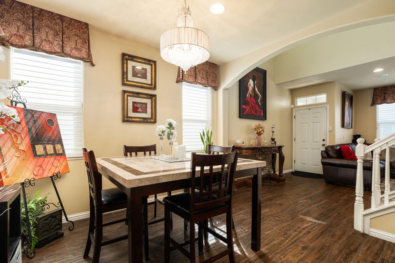 713 W Bordeaux Ln, Clovis, CA 93619