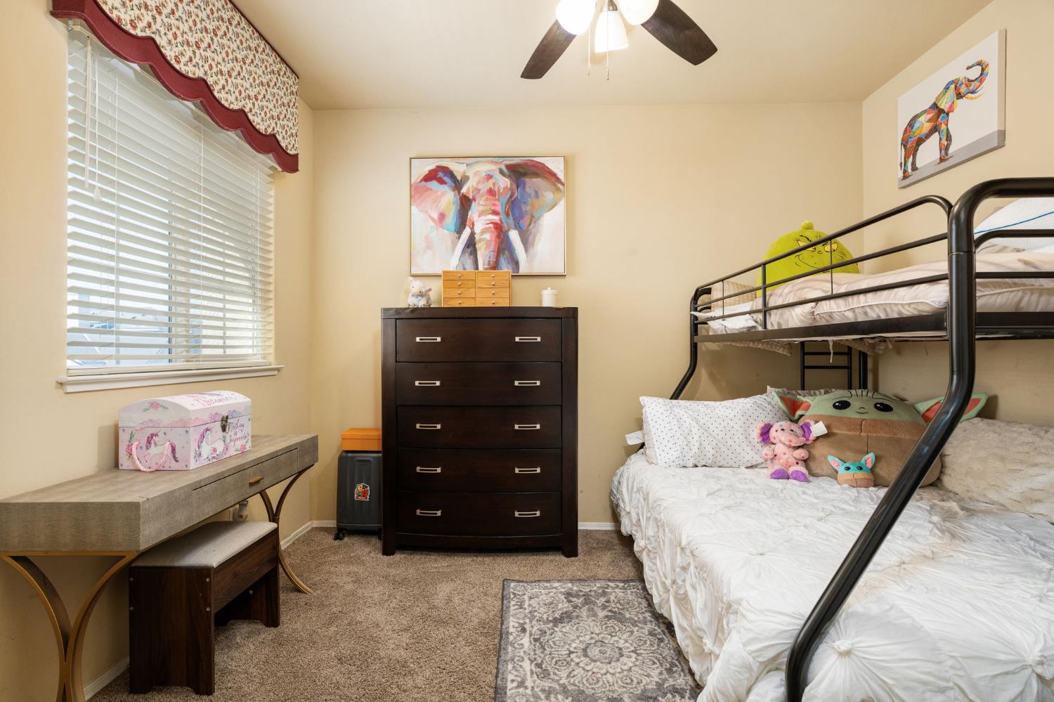 713 W Bordeaux Ln, Clovis, CA 93619