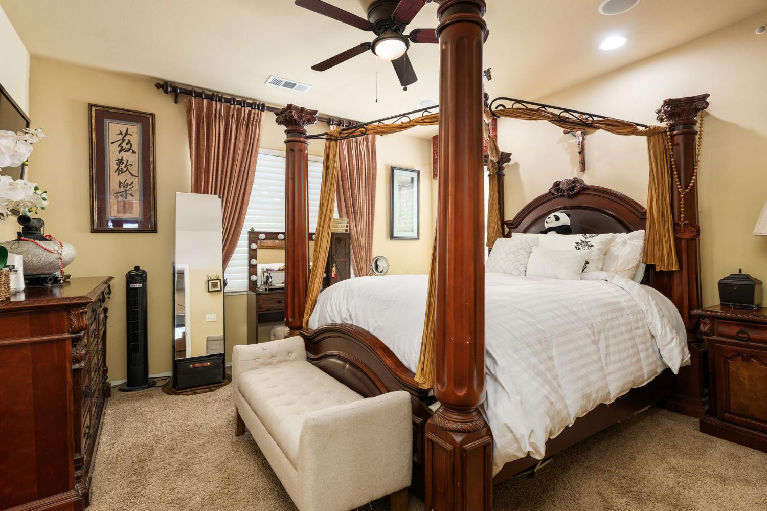 713 W Bordeaux Ln, Clovis, CA 93619