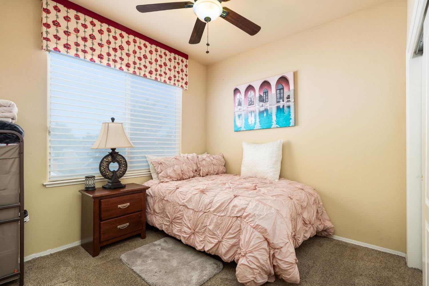 713 W Bordeaux Ln, Clovis, CA 93619