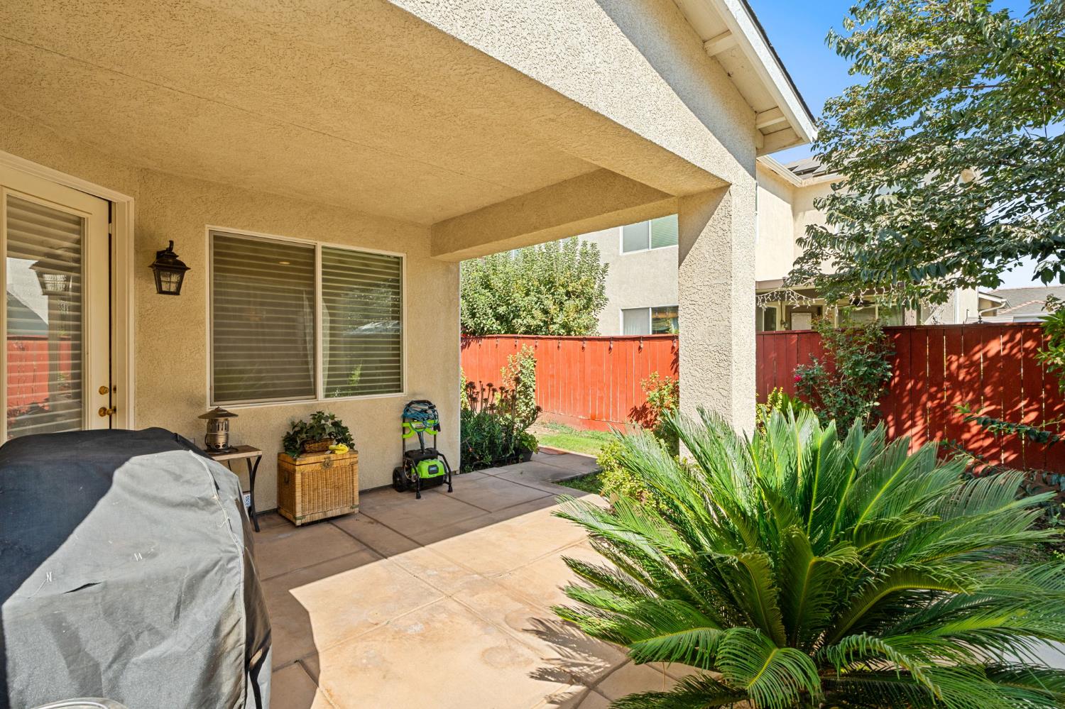 713 W Bordeaux Ln, Clovis, CA 93619