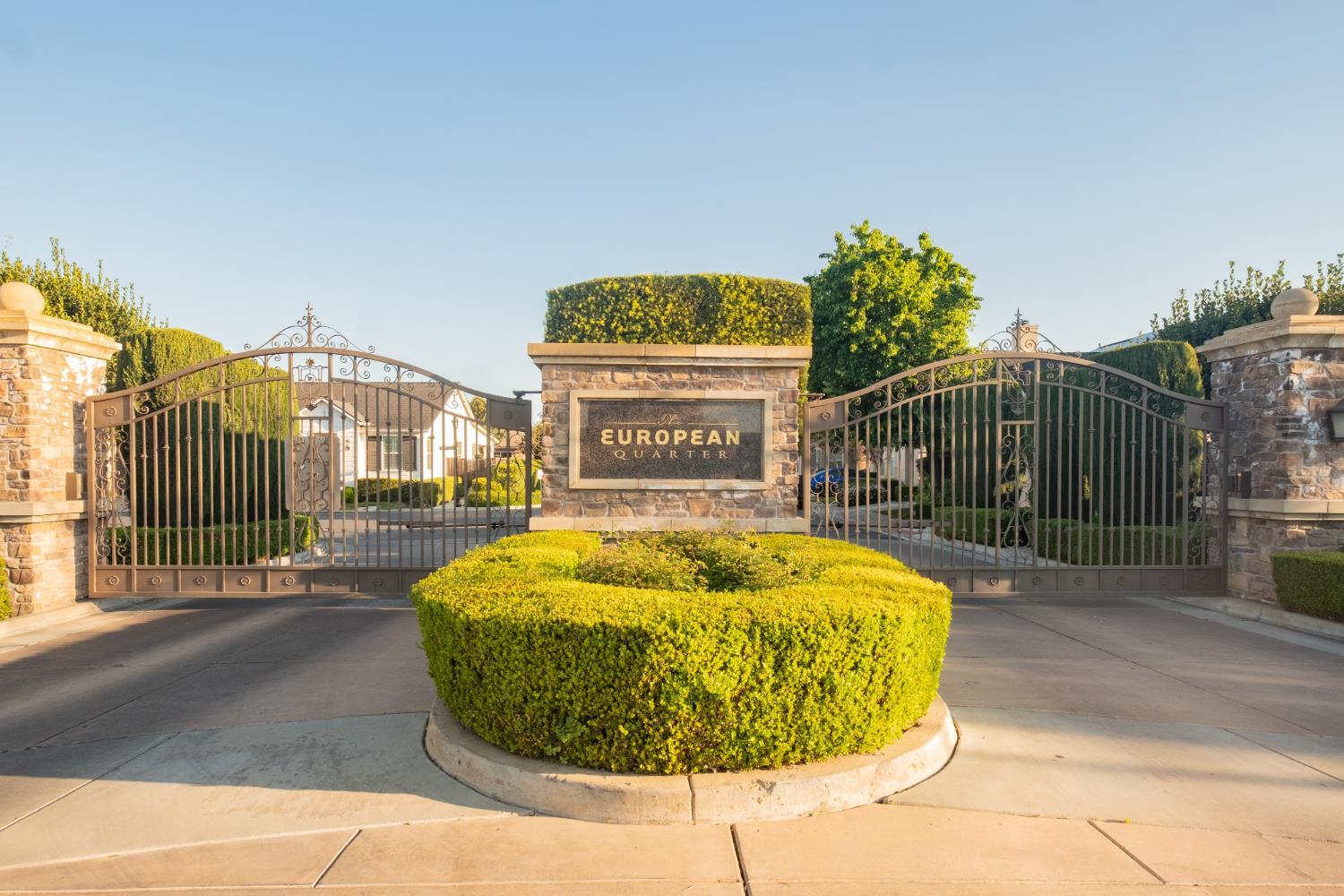 713 W Bordeaux Ln, Clovis, CA 93619